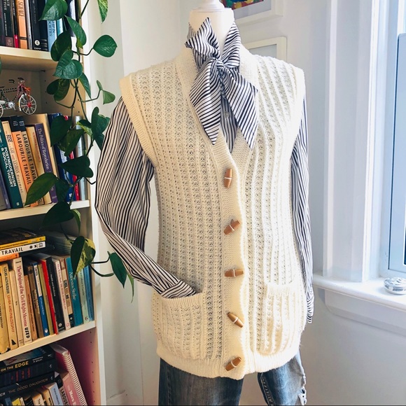 Vintage boho cream knit vest wood buttons - Picture 5 of 7